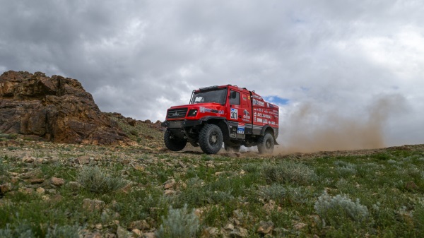 Экипаж Вязовича выиграл второй этап ралли «Шелковый путь» в классе грузовиков0
