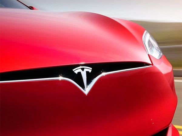 Tesla намекнула на выпуск полноразмерного кроссовера Cyber и компактного Cybertruck