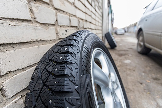 Срочно поменять летние шины на зимние призвали водителей в Новосибирске