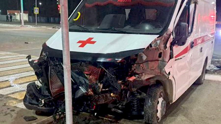 В Иркутской области в ДТП с участием скорой помощи пострадали три человека