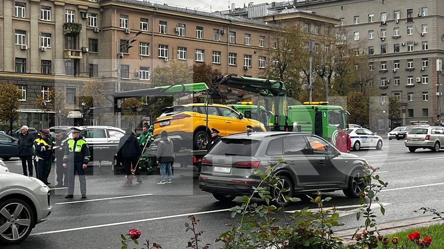 Появились кадры ДТП с четырьмя автомобилями в Москве