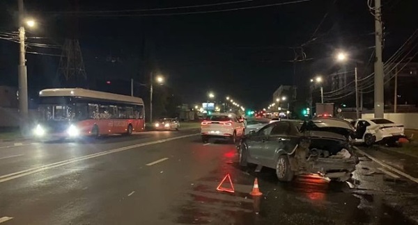 Три человека пострадали в жестком ДТП в Нижнем Новгороде