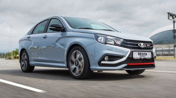 АвтоВАЗ начал выпускать новую яркую «Весту», которая может блестеть как алмаз