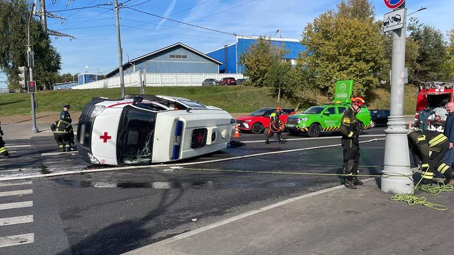 ДТП с участием автобуса и машины скорой помощи произошло в Москве