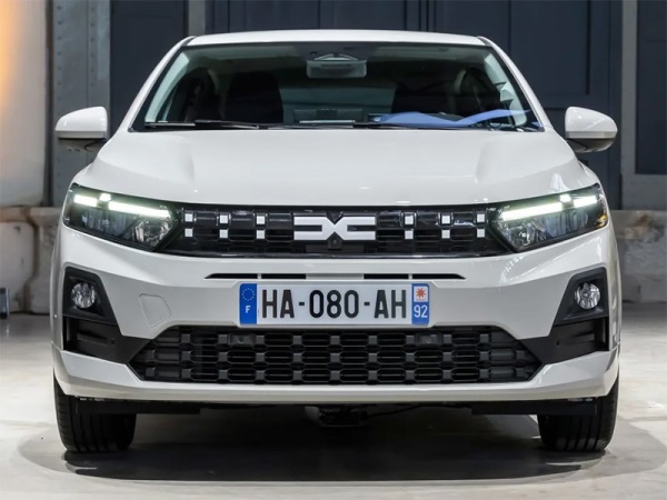 Dacia Sandero обновился и получил гибридную силовую установку