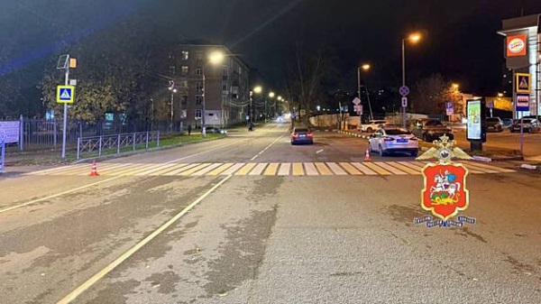 Автомобиль сбил 11-летнего ребенка на переходе в Подмосковье