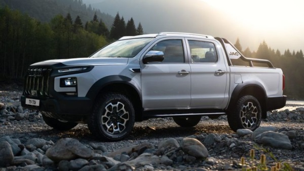 В России началось производство большого пикапа JAC. Машины уже у дилеров
