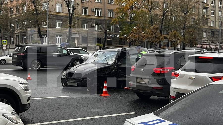 Три человека пострадали в ДТП с четырьмя автомобилями в Москве