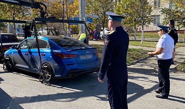 Арестованную машину волгоградца отправили на спецстоянку за неуплату 60 штрафов