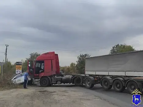 В Самарской области 6 октября грузовик протаранил машину ДПС