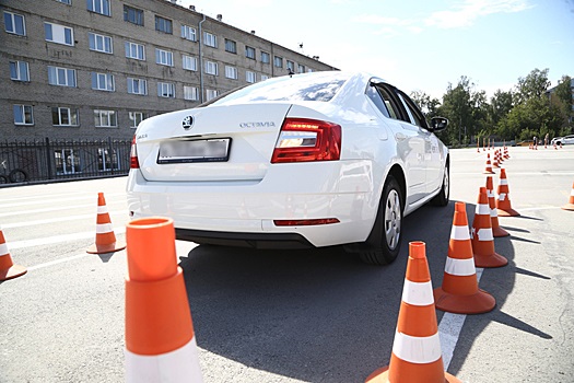 Автошколу привлекли к ответственности за взятки сотруднику ГАИ в Новосибирске