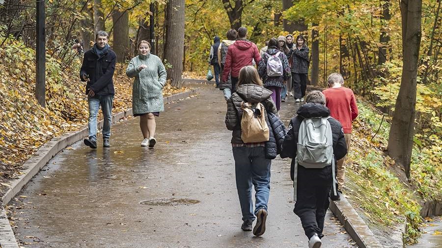 Синоптики спрогнозировали температуру до +10 градусов и дождь в Москве 17 октября