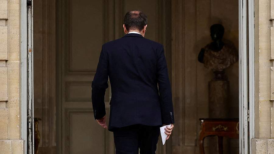 Макрон попросил Лекорню перед уходом провести переговоры с партиями