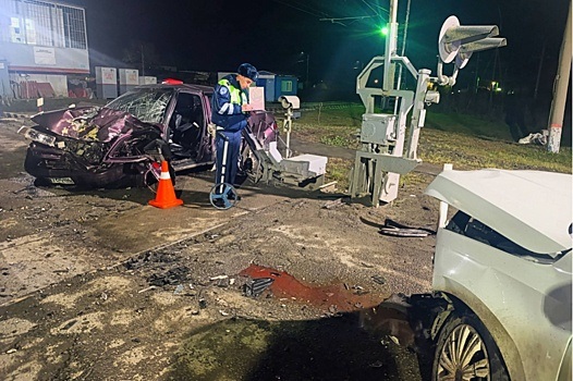 В Екатеринбурге подросток в тайне от родителей купил машину и попал в серьезное ДТП