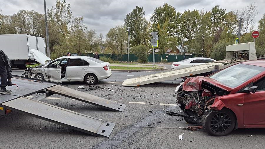 За прошедшие сутки в России произошло 295 ДТП