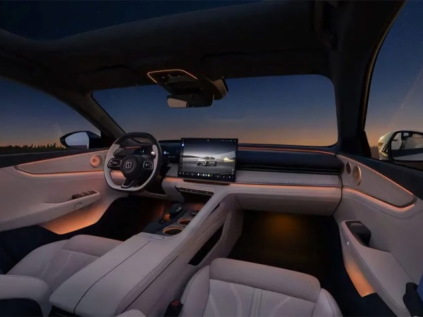 Zeekr показал интерьер обновленной модели 001