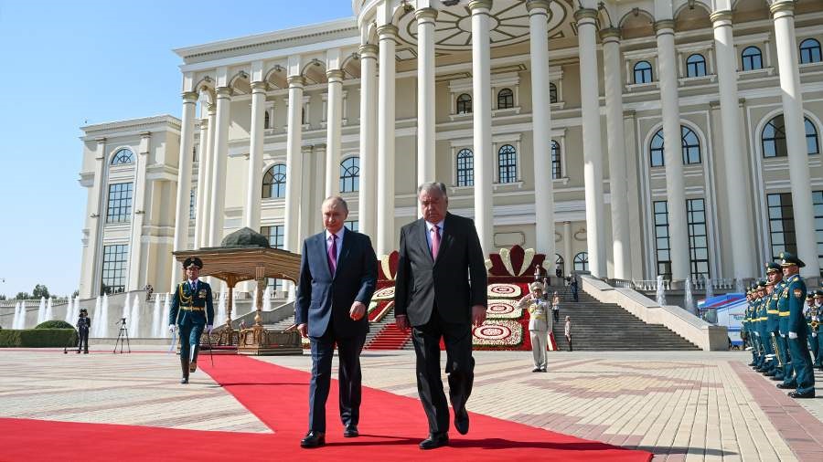 Путин прибыл на встречу c президентом Таджикистана Рахмоном