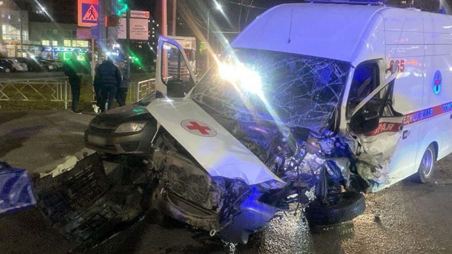 В Уфе произошло ДТП с участием машины скорой помощи