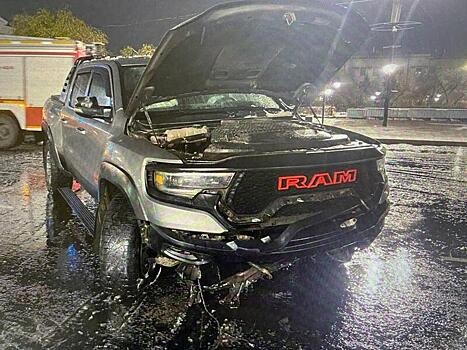 Водитель не справился с управлением и врезался в бетонный блок