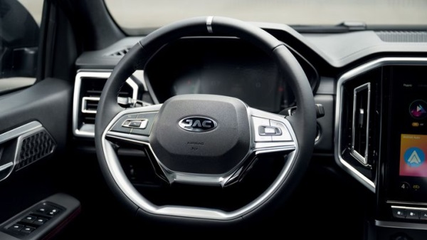 В России началось производство большого пикапа JAC. Машины уже у дилеров