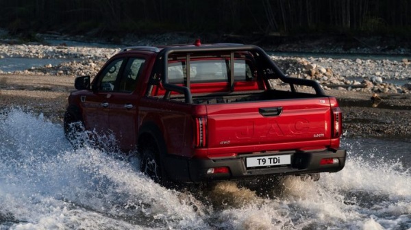 В России началось производство большого пикапа JAC. Машины уже у дилеров