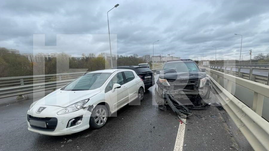 На Остафьевском шоссе произошло ДТП с участием 15 автомобилей